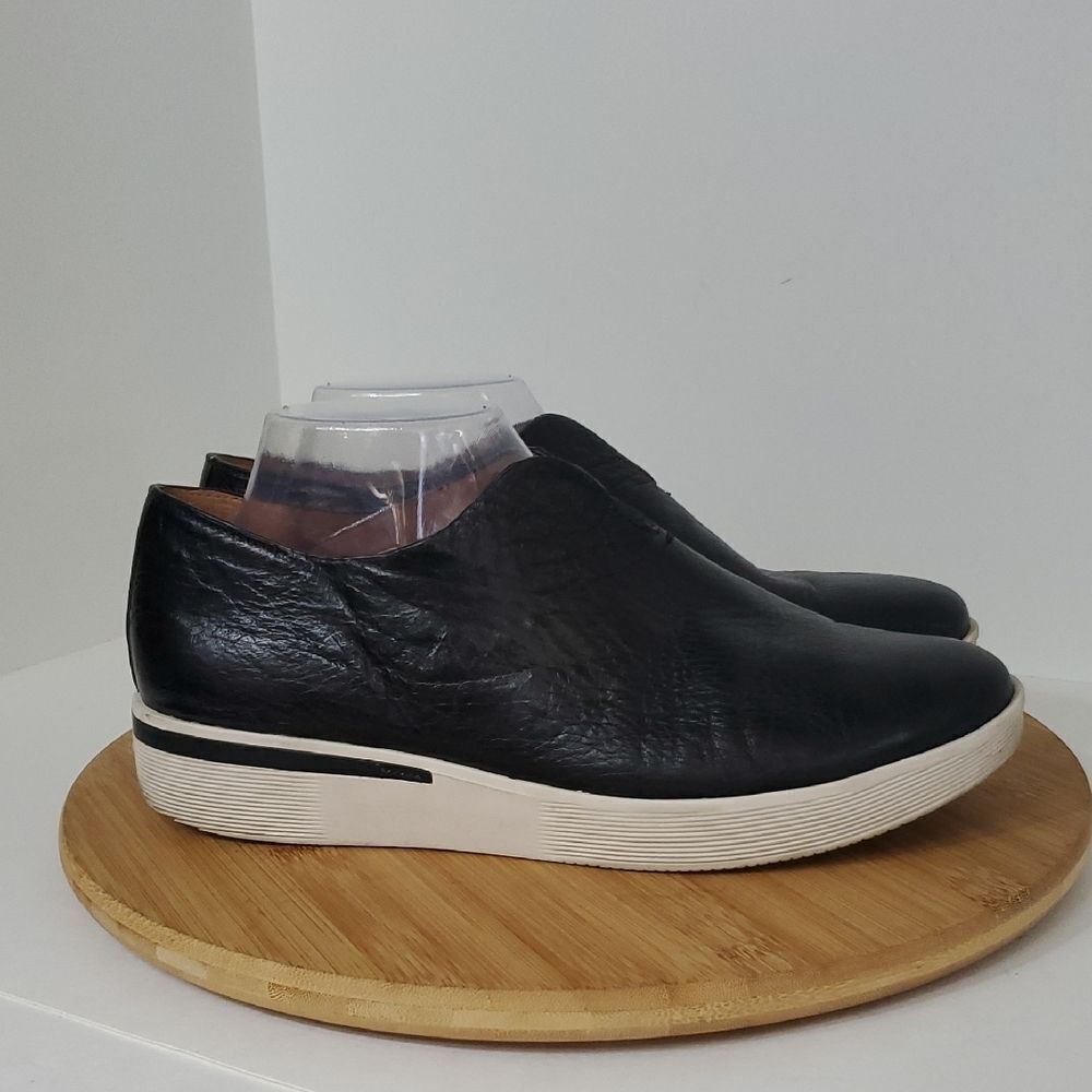Gentle Souls by Kenneth Cole Halden Black Leather Slip-On Shoes Women's Size 10
